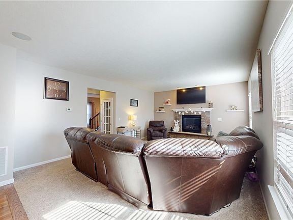 4th image of 10170 Colton Ave