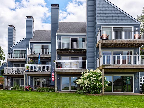 2nd image of 215 N Shore Dr APT 2
