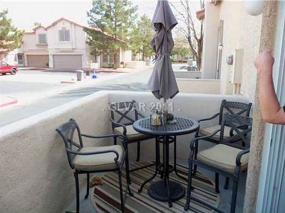 SIDE PATIO