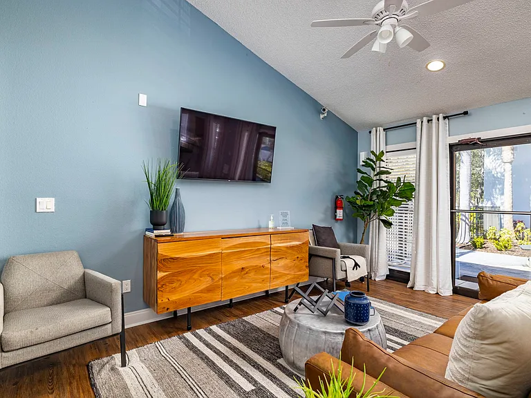 Meridian Luxury Condominiums — Photo 50