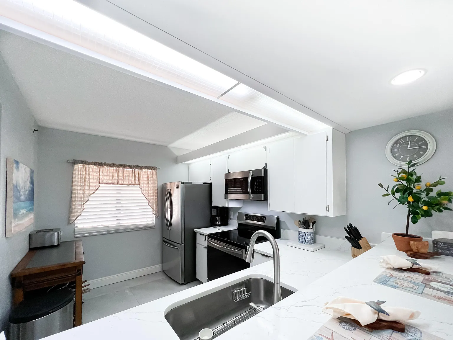 2 bed, 2.0 bath, 1385 sqft, $7,800 — Photo 4