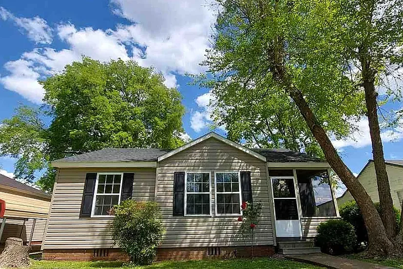 916 9th Ave SE