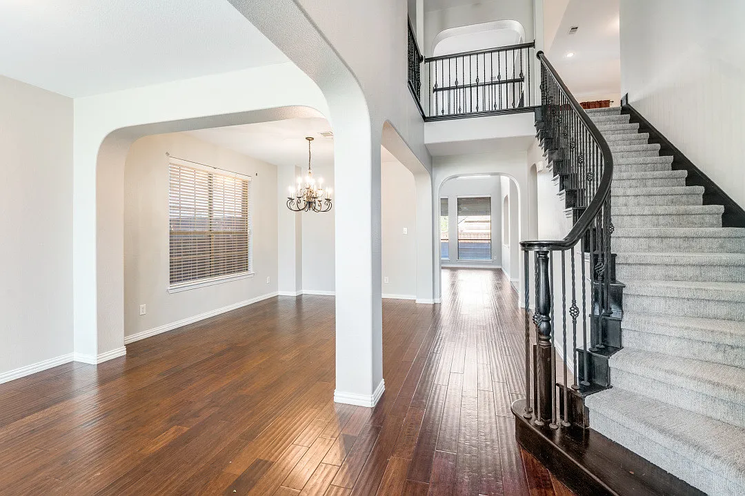 4 bed, 4025 sqft, $3,900 — Photo 3