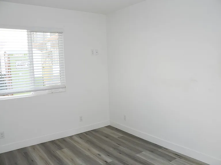 994 Valencia St — Photo 19