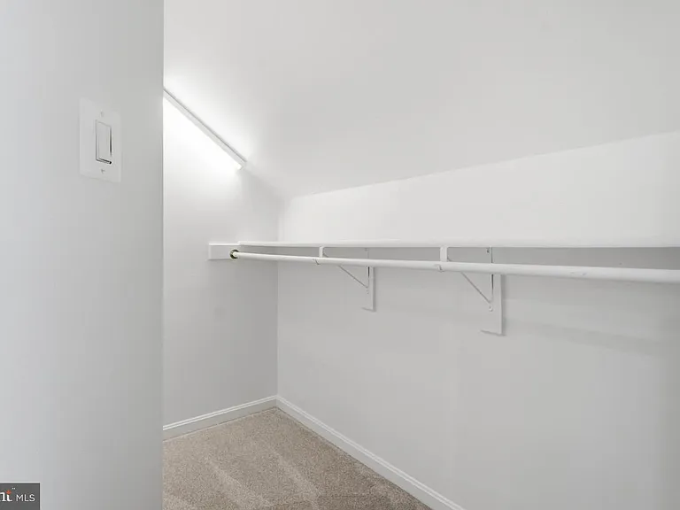 7035 Kings Manor Dr — Photo 40