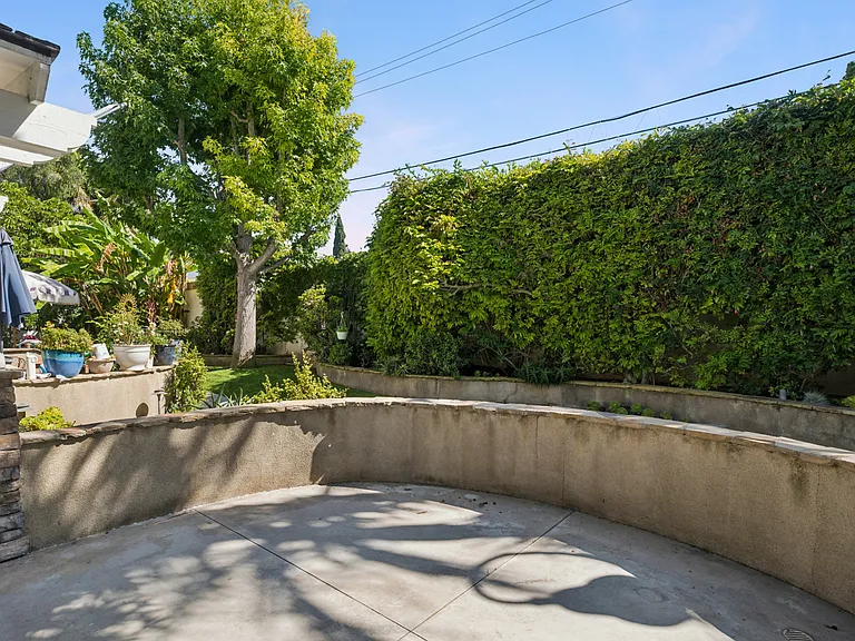 2550 Elden Ave #B — Photo 19