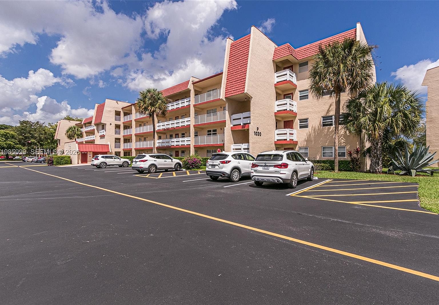 1020 Country Club Dr APT 305