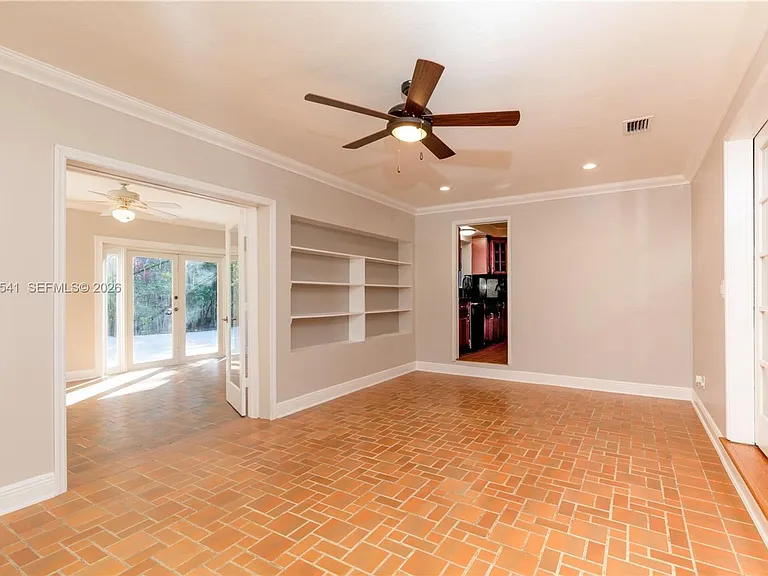 1350 Mendavia Ave — Photo 7