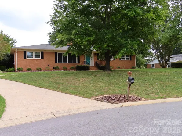 122 Chanticleer Ct, Charlotte, NC 28214