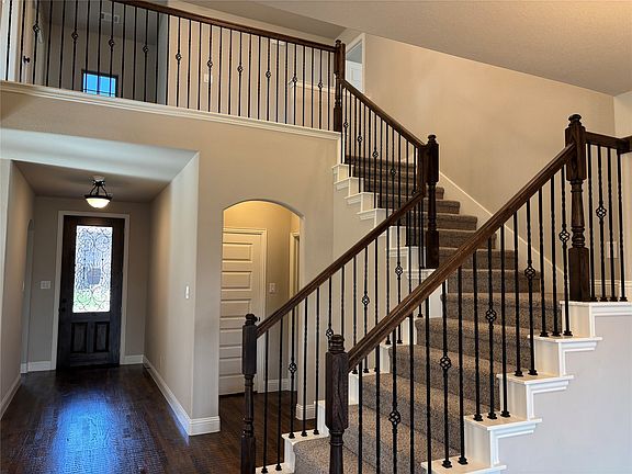 4th image of 613 Red Maple Rd
