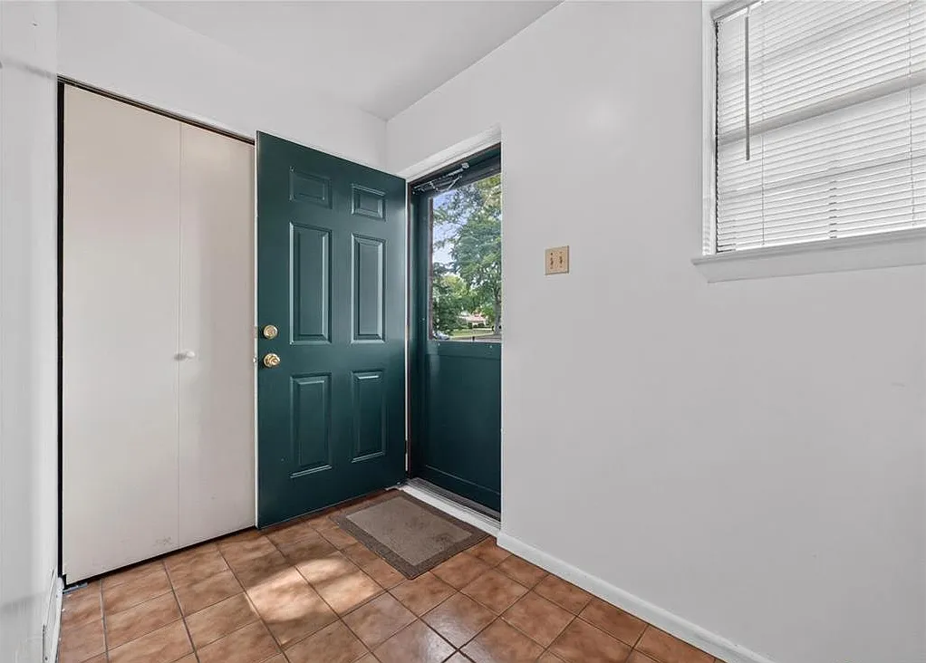 2 bed, 1423 sqft, $2,150 — Photo 2