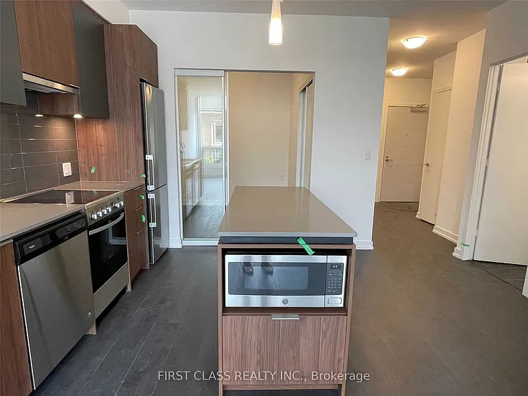 203 College St #406 — Photo 3