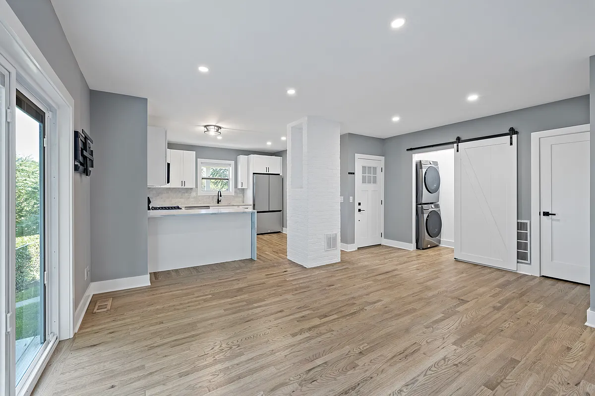Building Photo - 301 Bruce Park Ave #B
