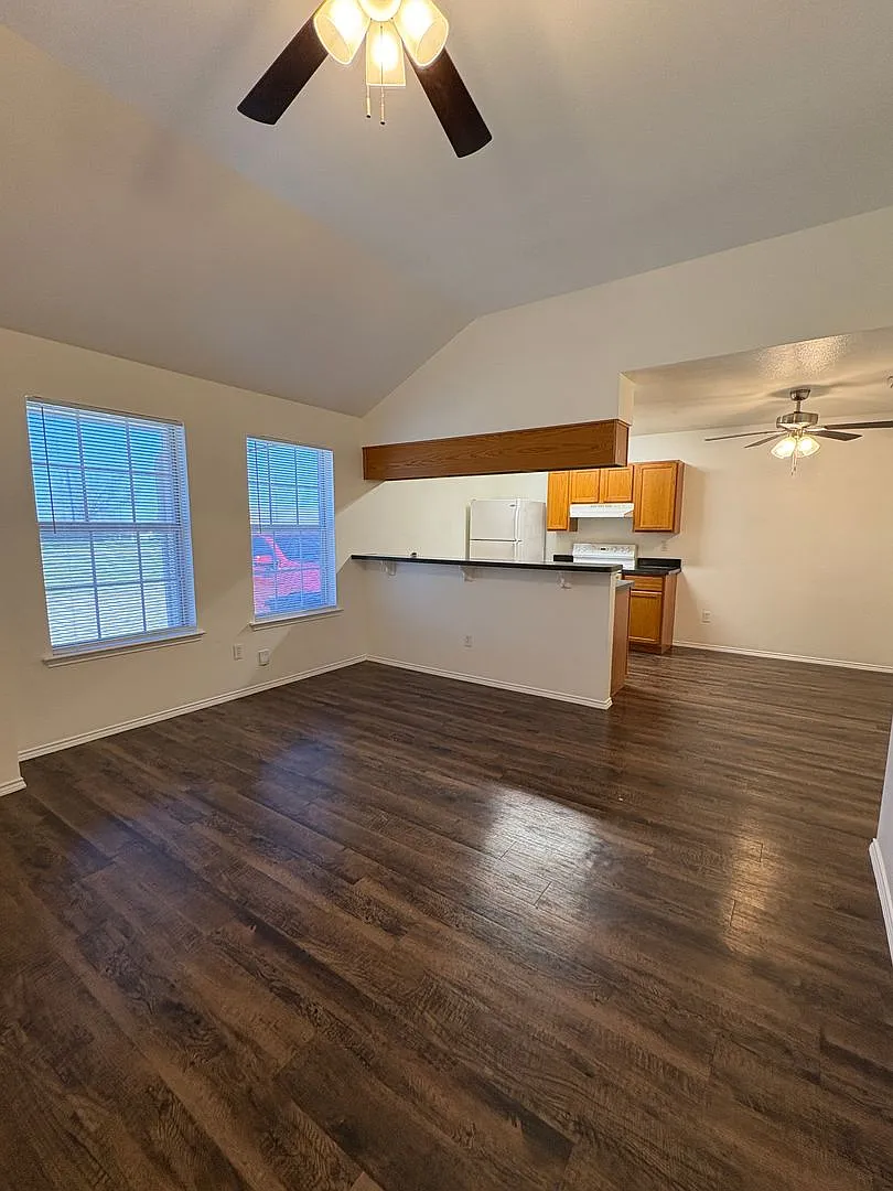Charming 2BR Duplex Comfort, Style & Convenience — Photo 1