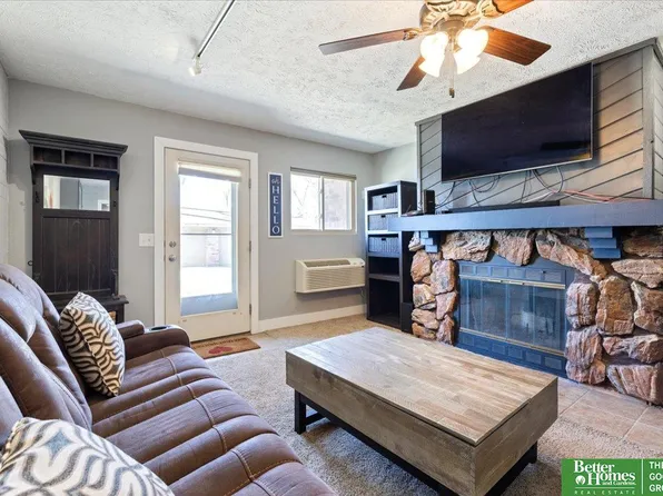 8941 Miami St APT 14, Omaha, NE 68134