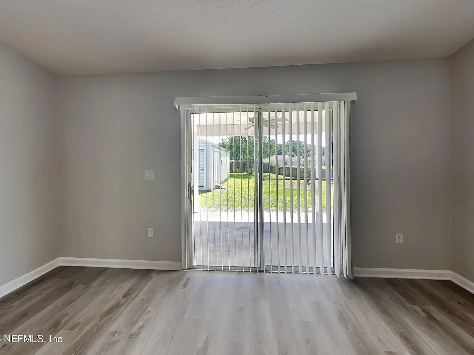 3 bed, 2.0 bath, 1300 sqft, $1,949 — Photo 2