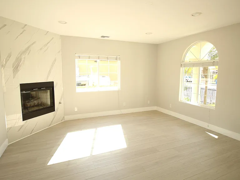 832 Rose Ave — Photo 17