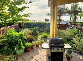 5160 Davis Bay Rd #105, Sechelt, BC V7Z0H3