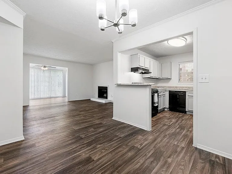 1318 Brockett Pl — Photo 8