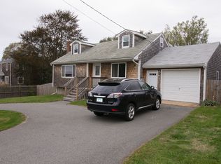 184 Reservoir Rd, Middletown, RI 02842