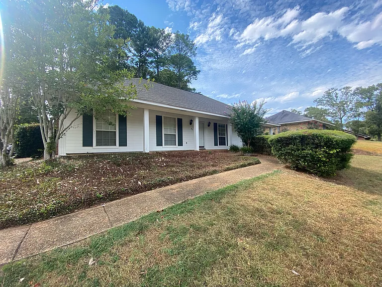 81 Sunline Dr — Photo 3