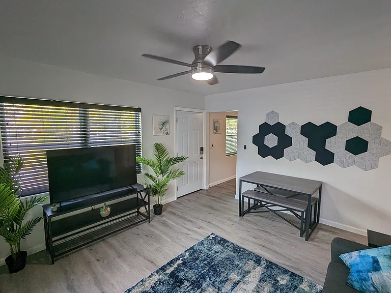 519 Florida Ave — Photo 2