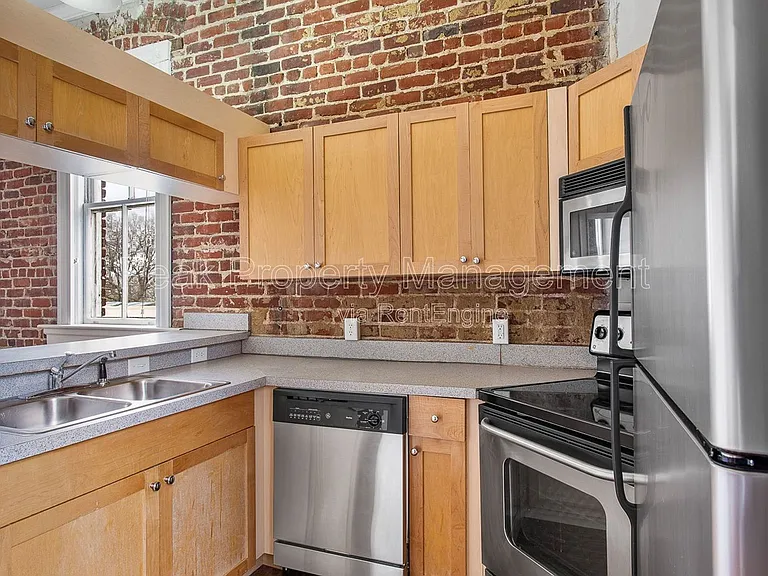 220 E Marshall St #34 — Photo 10