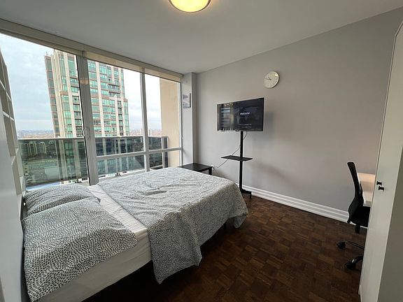 2nd image of 400 Walmer Rd #2524C
