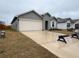 221 Wirecrested Dr, Lockhart, TX 78644