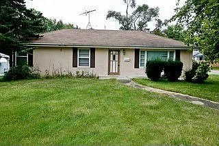 124 Barr Elms Ave photo 1