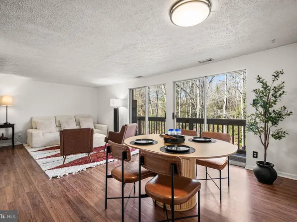 67 Sweetfern Ct, Marlton, NJ 08053