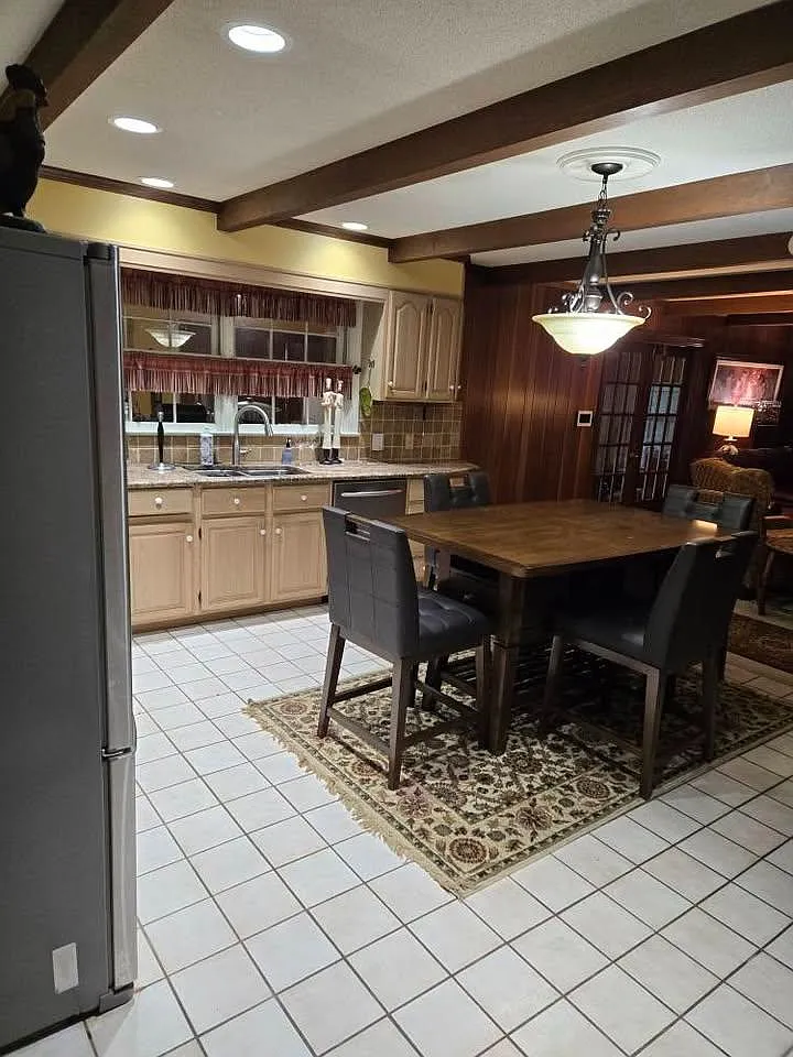 610 Hillsboro Dr — Photo 3