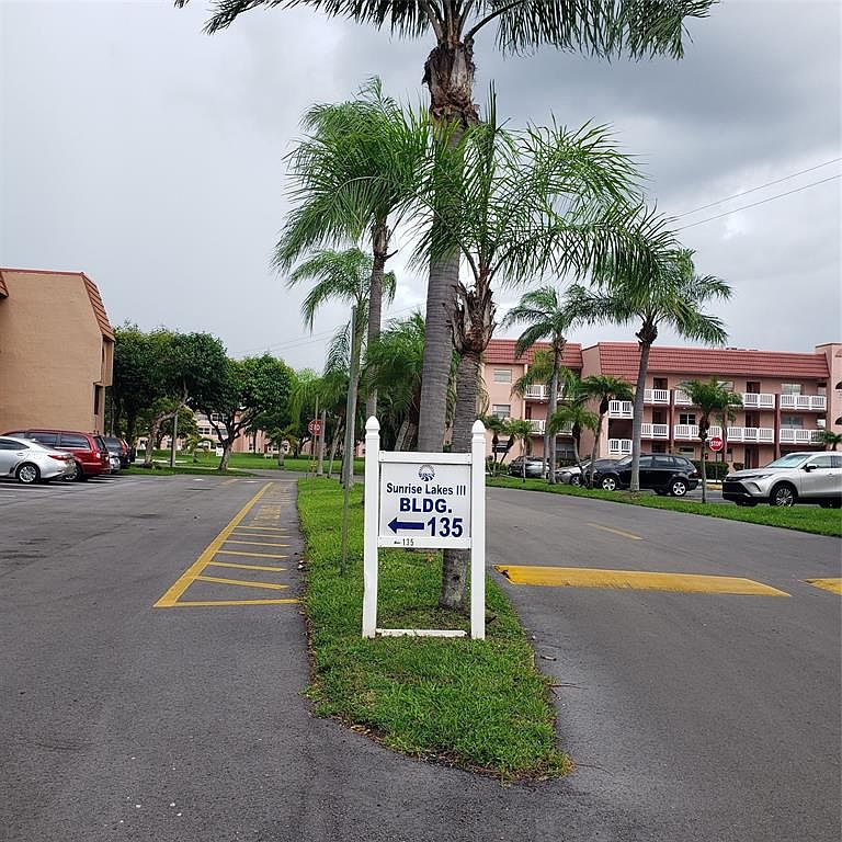 9721 Sunrise Lakes Blvd #305