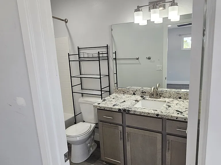1123 S Central Ave #3 — Photo 3