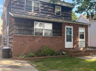 215 Cleveland Ave, Mineola, NY 11501