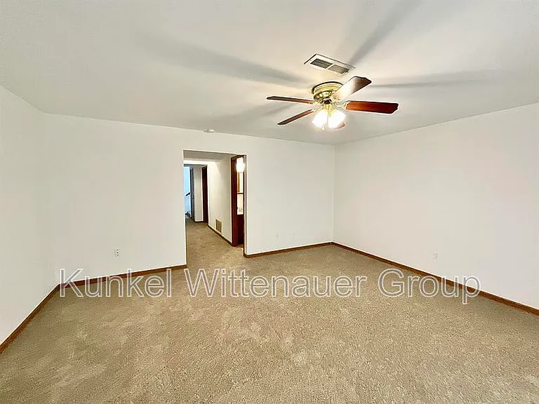 156 Marion Dr — Photo 11