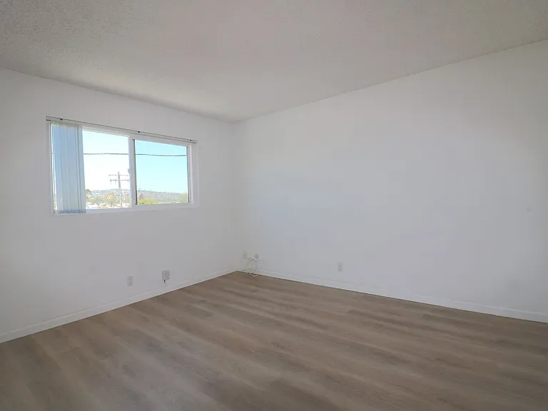 3990 Crown Point Dr — Photo 19