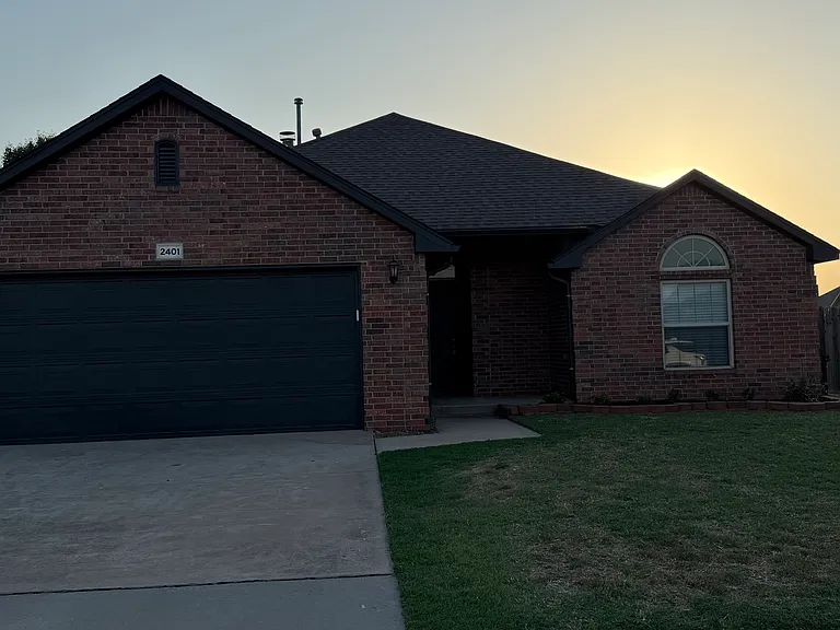 2401 Chadsford Ln — Photo 3