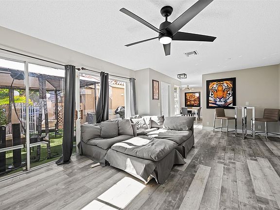 2nd image of 10997 Longboat Dr