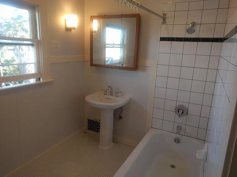 576 Boulevard Way — Photo 19