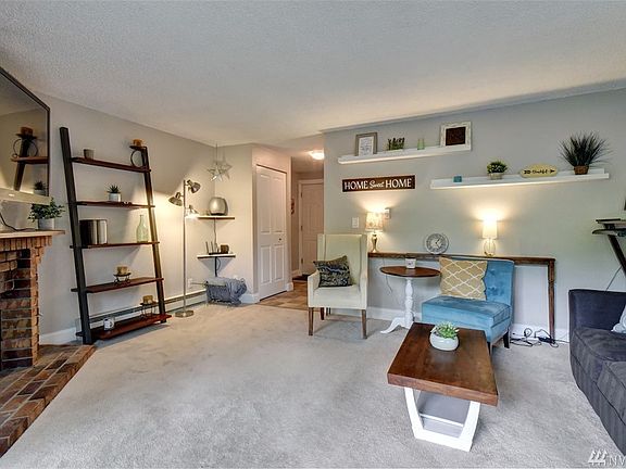 Seller replaced original baseboard heating with hydronic baseboard heaters and thermostats. Hydronic costs 3 times the transitional baseboard heating, and does not dry out the air or give a burnt smell.