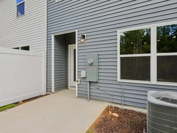 504 Cherry Laurel Dr, Sanford, NC 27332