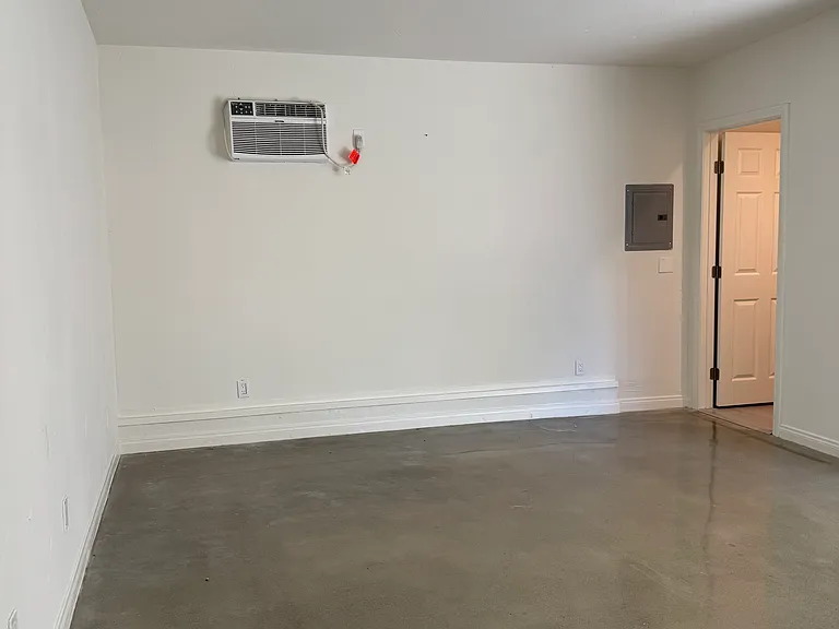 411 E Randolph St #B — Photo 4
