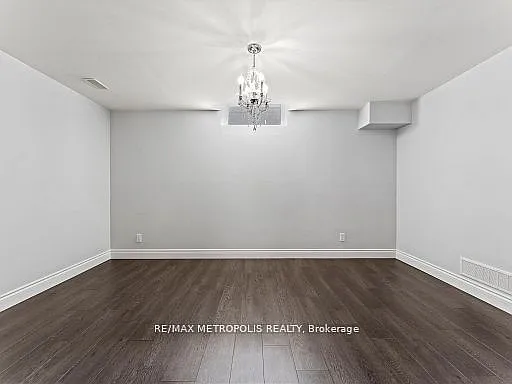 925 Lakewood Cres — Photo 30