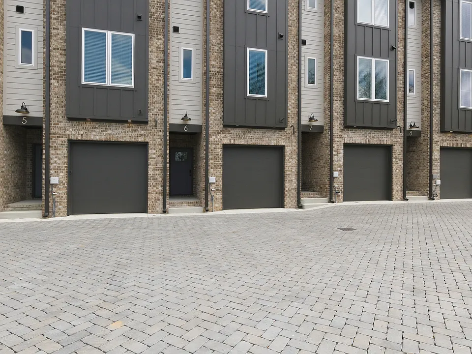 6305 Robertson Ave #5
