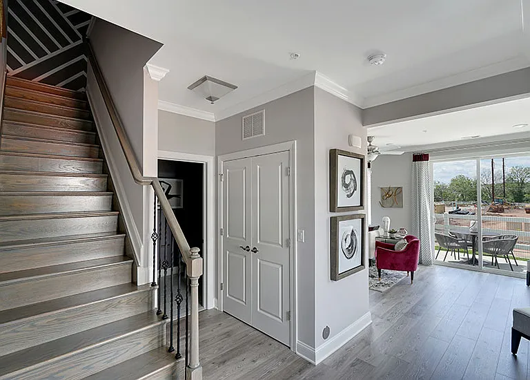 408 Dickson Ct — Photo 4