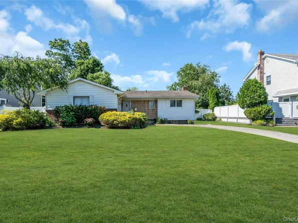 33 Cameo Road, Commack, NY 11725