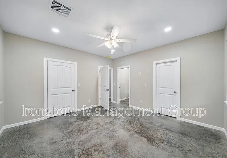 212 W Jackson Ave — Photo 6