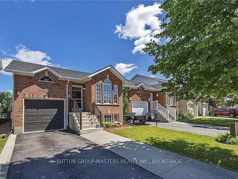 544 Freeman Cres — Photo 2
