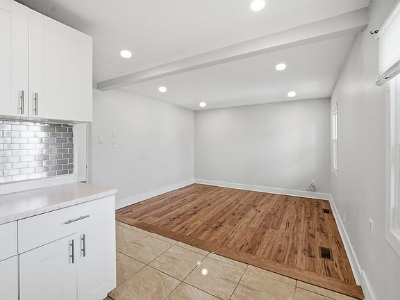 4th image of 240 Marier Ave #3